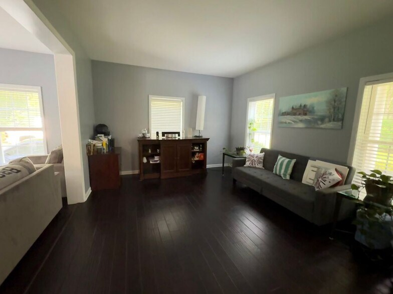 Building Photo - 864 Ridgemont Dr