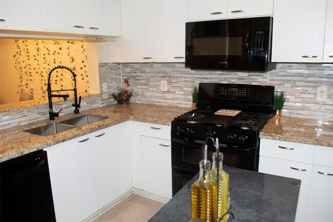 Building Photo - 11050 Conch Ct