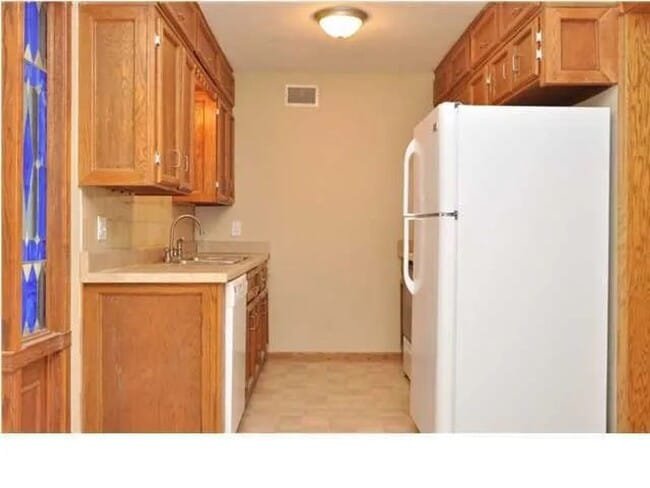Building Photo - Lovely 3 Bed, 1 Bath!