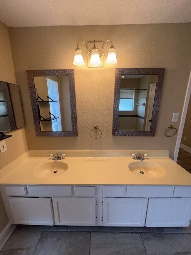 Building Photo - 7702 Tierra Verde Dr