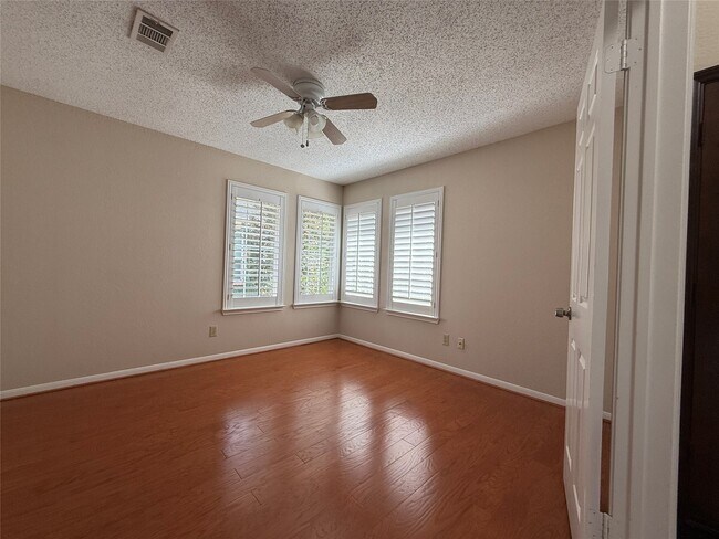 Building Photo - 2131 Greencove Ln