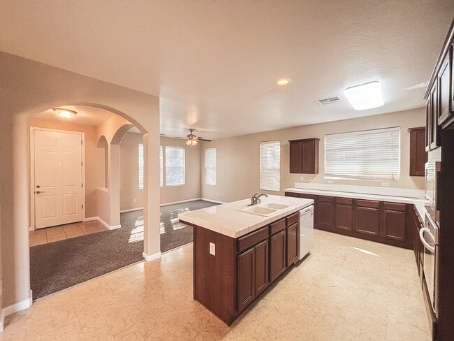 Building Photo - 5537 N Gates Ave