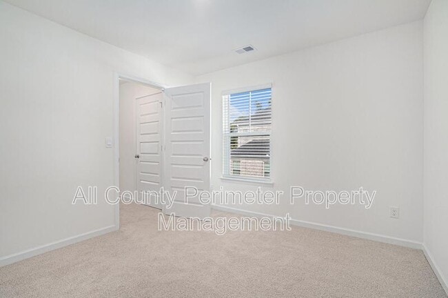 Building Photo - 607 Silver Moon Dr