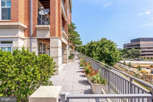 Building Photo - 11760 Sunrise Valley Dr