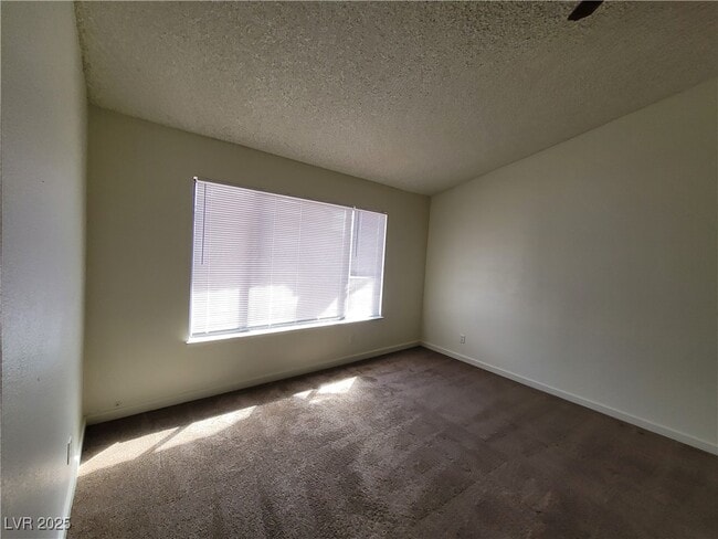 Building Photo - 372 Rushing Creek Ct