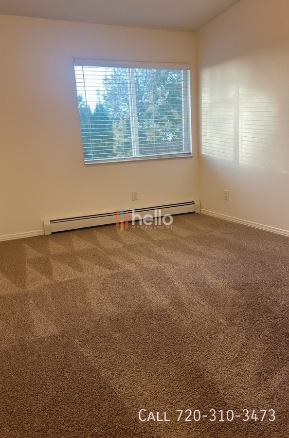 Building Photo - 3751 E La Salle St