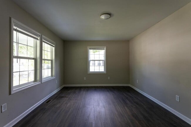 Building Photo - 516 North Dr