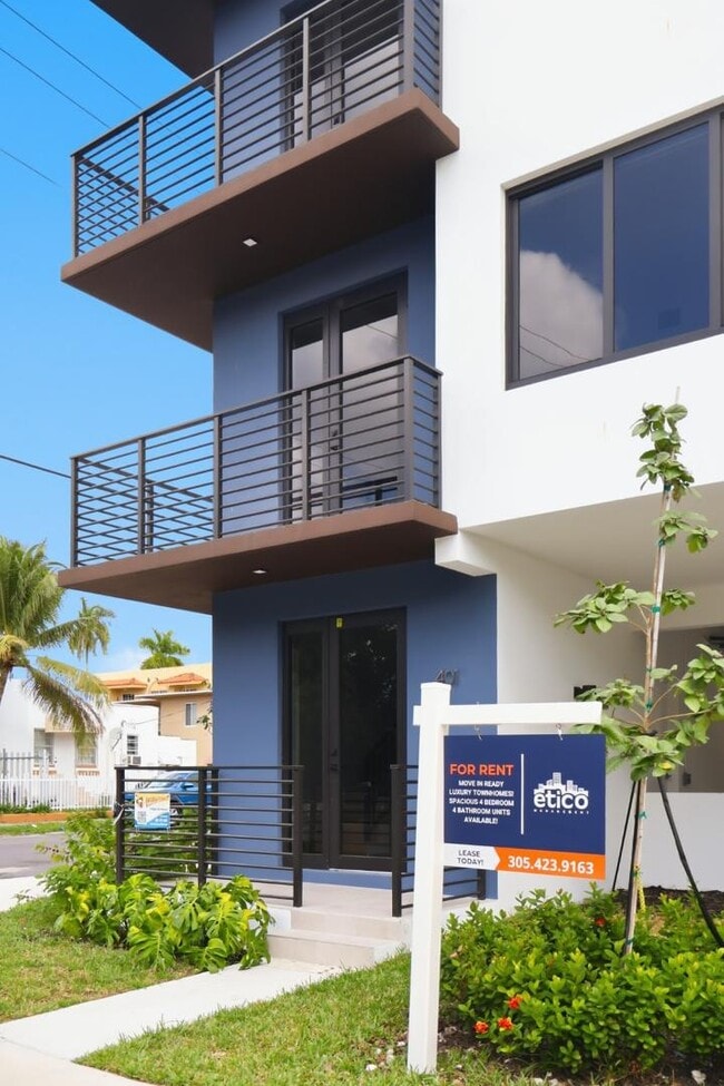 Building Photo - 1376 SW 4th St