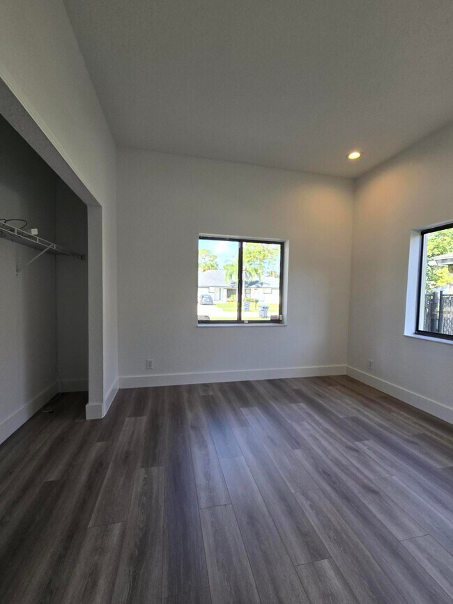 Building Photo - 1106 Staghorn St