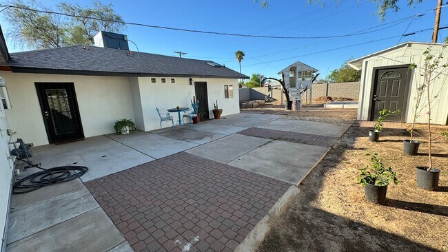 Building Photo - Renovated 4 Bedroom, 2 Bathroom Home in a Prime Phoenix Location!