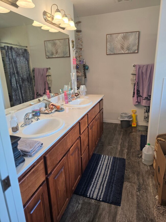 Building Photo - 3 bed 2 bath  Home for Rent in Grants Pass