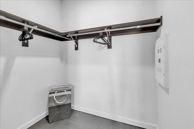 Building Photo - 5100 W Park Ave