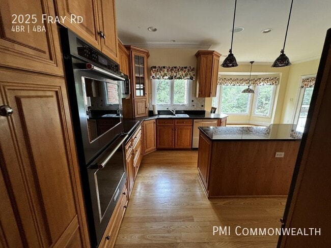 Building Photo - 4 Bed / 3.5 Bath Single Family (Available ...