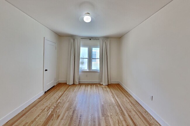Building Photo - Charming Land Park Cottage – A Hidden Gem in the Heart of the City
