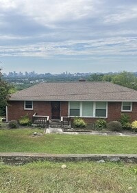 Building Photo - 2110 Summitt Ave