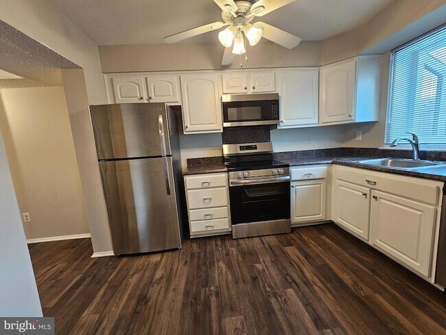 Building Photo - 1519 Roosevelt Dr