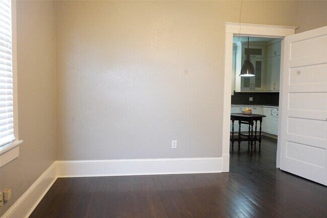 Building Photo - 6424 Central City Blvd