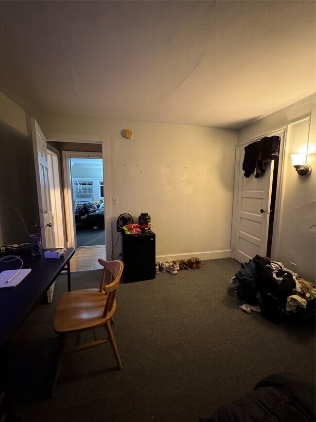 Building Photo - 121 Oak St