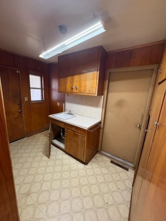 Building Photo - 603 E Maple St