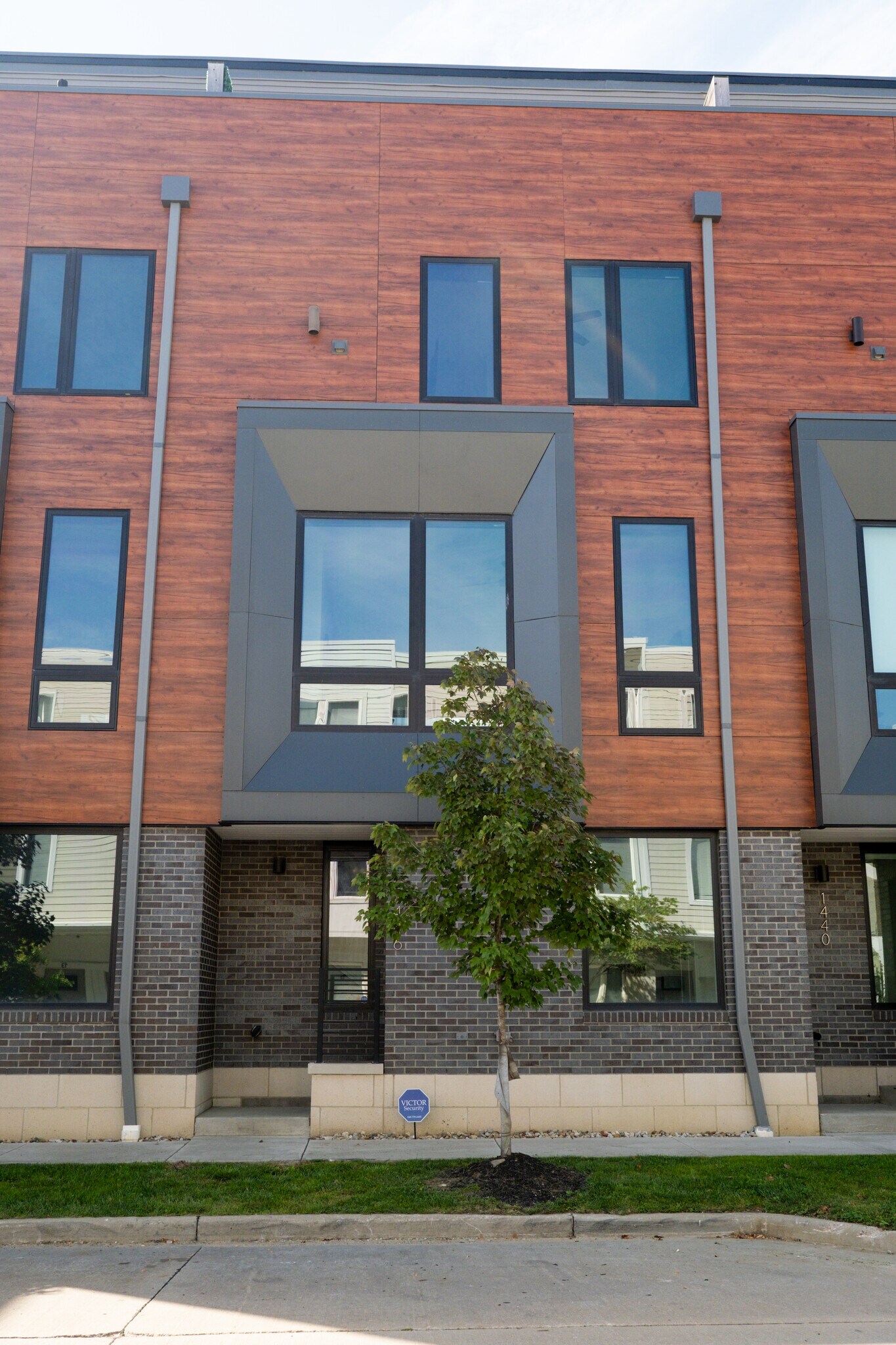 Building Photo - 1446 E 15th St