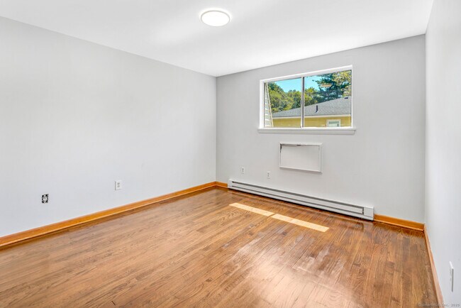 Building Photo - 387 Bucks Hl Rd