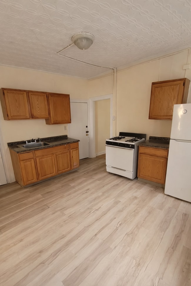 Building Photo - 107 2nd Ave