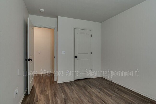 Building Photo - 437 Chalk Hill Ct