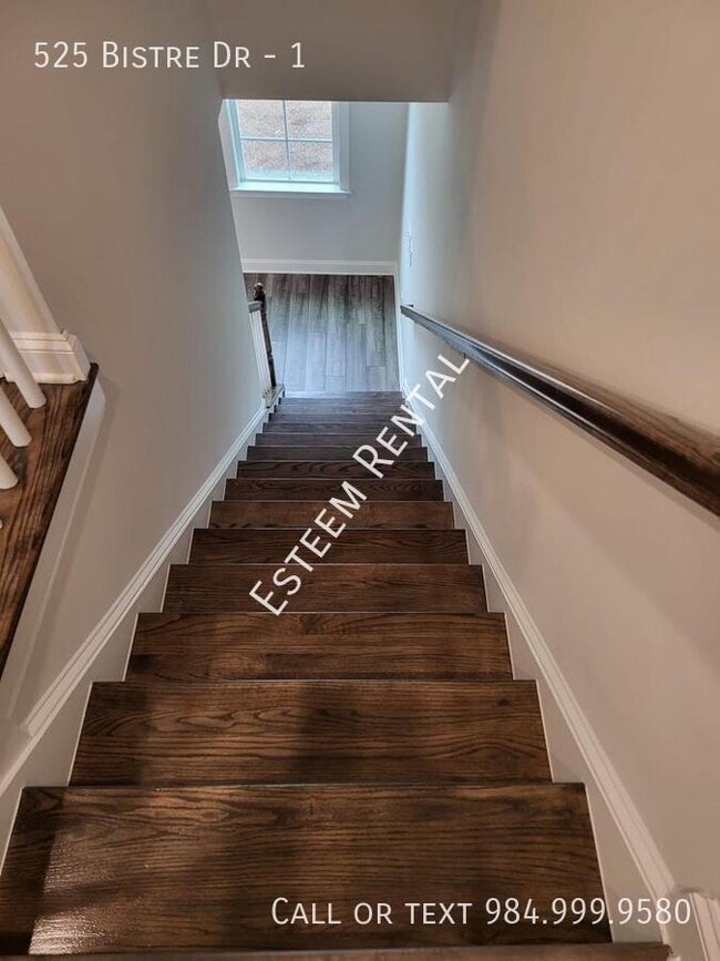 Building Photo - 525 Bistre Dr
