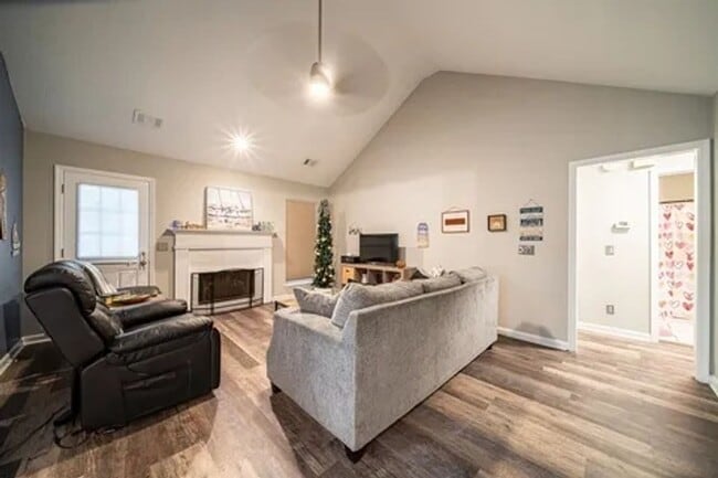 Building Photo - Charming 3BR House in Columbus