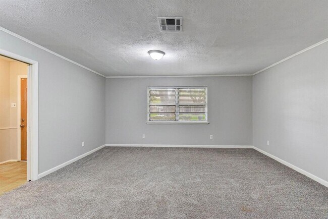 Building Photo - 803 Rosewood Dr
