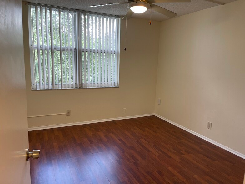 Building Photo - 9461 Evergreen Pl