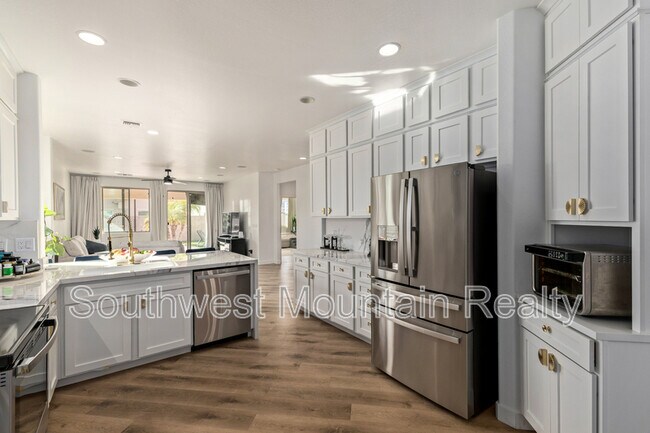 Building Photo - 17809 W Lincoln St