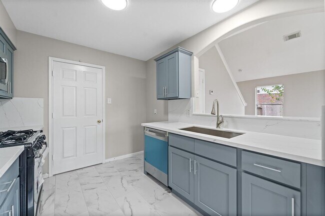 Building Photo - 7103 Biton Dr
