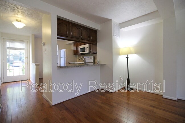 Building Photo - 1544 Woodcrest Dr