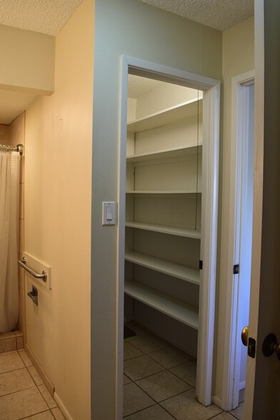Pantry/storage between kitchen and master - 850 20th Street