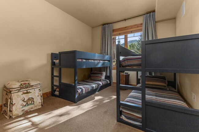 Building Photo - 2900 Blackhawk Ct