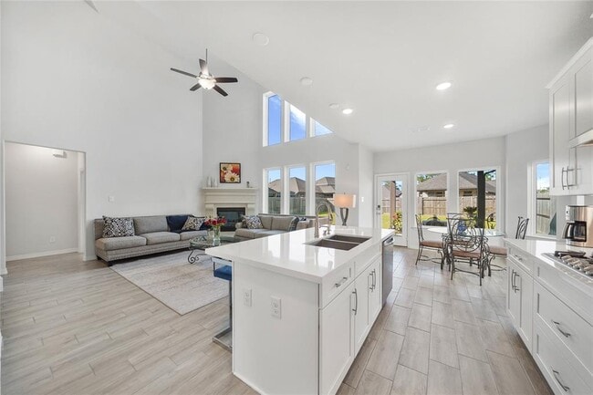 Building Photo - 1711 Country Air Ln
