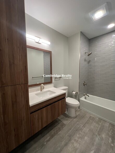 Building Photo - 10 Central St