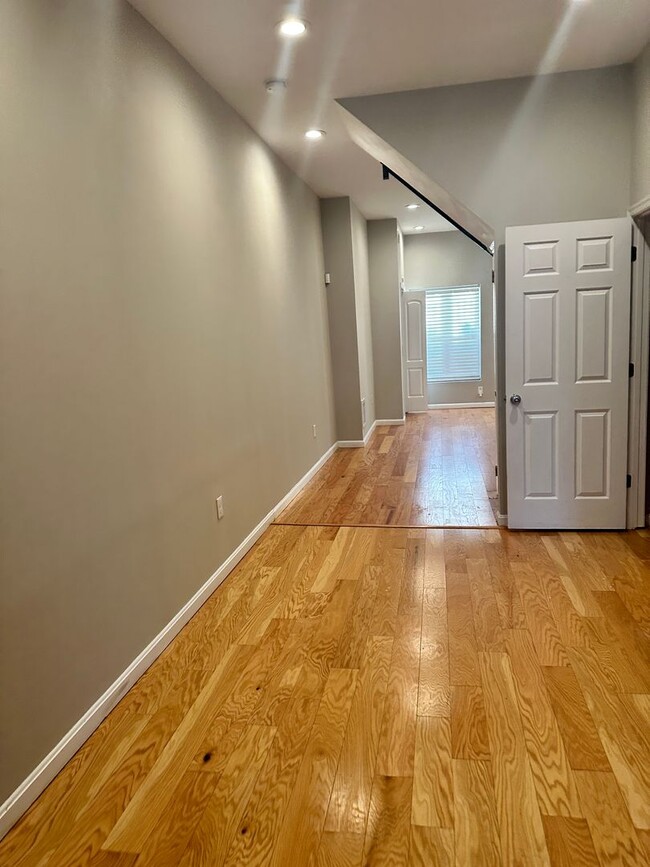 Building Photo - Newly Renovated, Spacious Home for Rent! L...