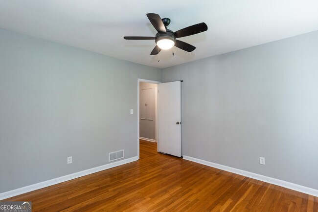 Building Photo - 80 Pinehurst Ln
