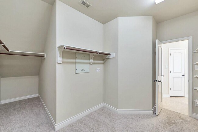 Building Photo - 28810 Davenport Dr
