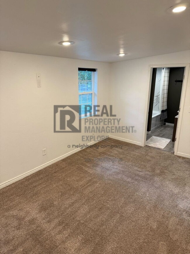 Building Photo - 1533 3rd Ave W