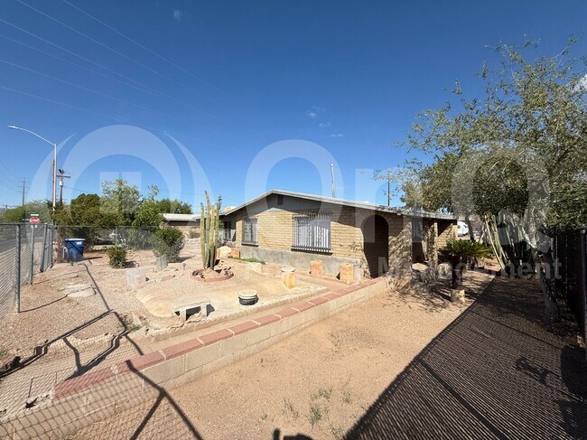 Building Photo - 872 W Glenn St