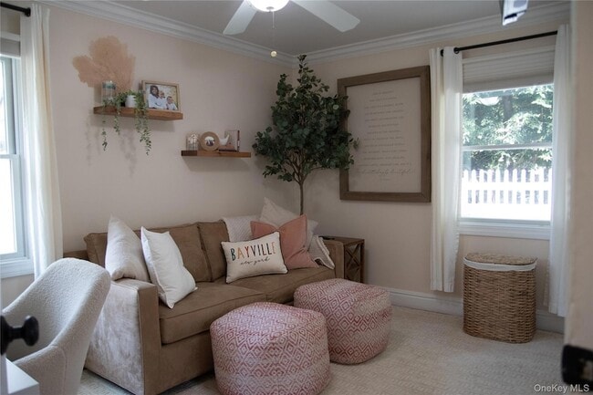 Building Photo - 4 Shorewood Dr