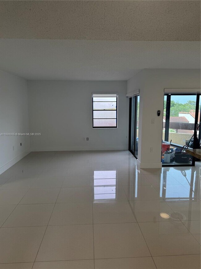 Building Photo - 9285 SW 125th Ave