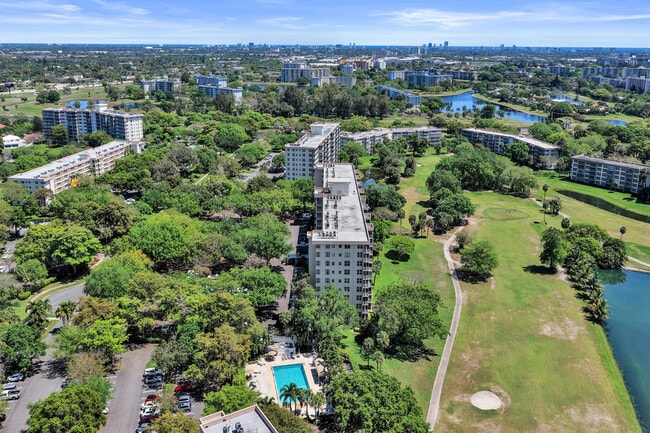 Building Photo - 3520 Oaks Way