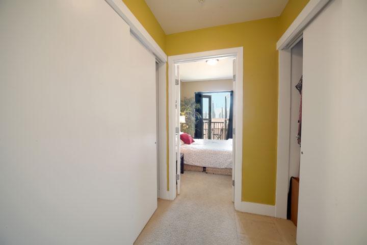 Dressing Area - 910 M St NW