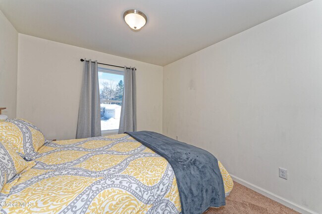 Building Photo - 1 Haywood Ln