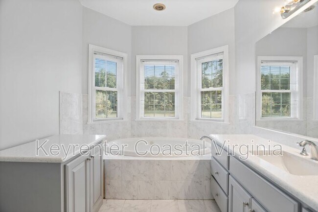 Building Photo - 15470 Turner Dr