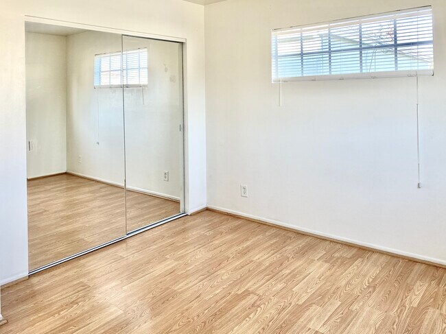 Building Photo - 2456 Arizona Ave